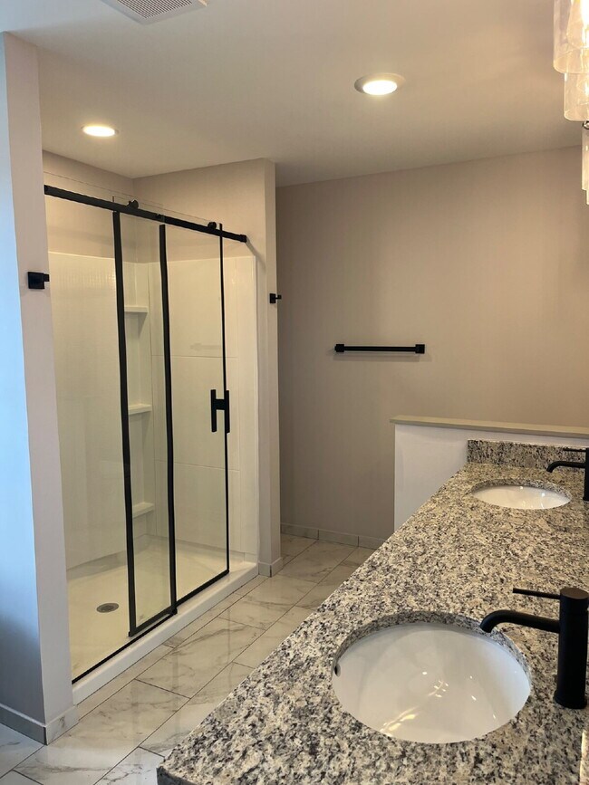 Building Photo - 2922 Painted Pony Dr