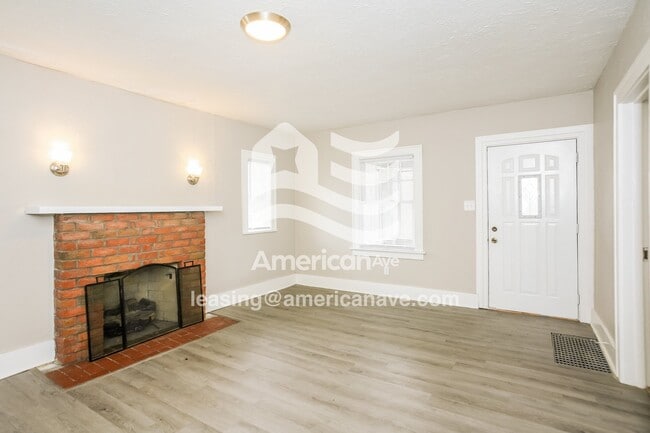 Building Photo - 202 E Ewing Ave