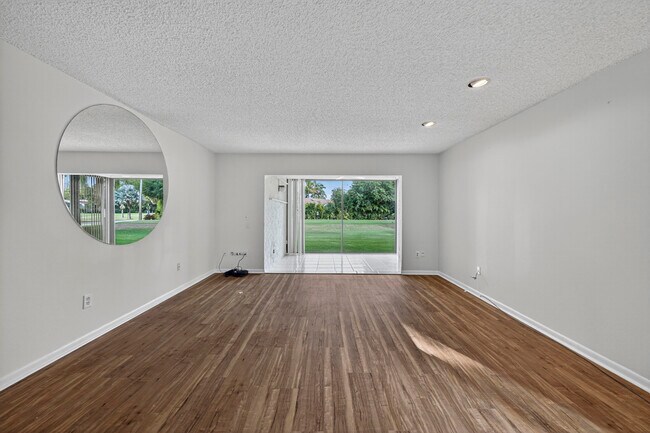 Building Photo - 9187 Norte Lago