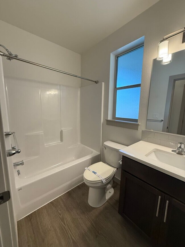 Building Photo - Newer 3 Bed/2 Bath Construction on Bend's Eastside - Cessna Drive