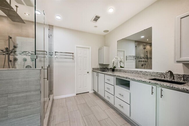 Building Photo - 11502 Bay Ledge Dr