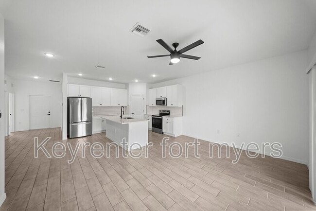 Building Photo - 713/715 Homer ave S