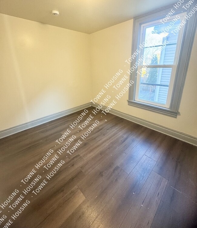 Building Photo - 24 Como Ave