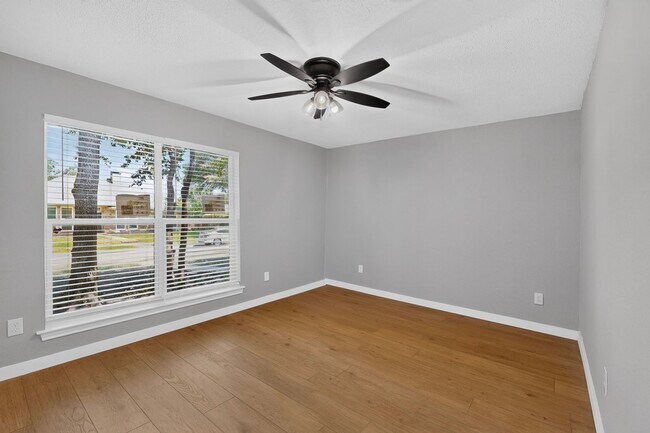 Building Photo - 2308 Chamberlain Dr