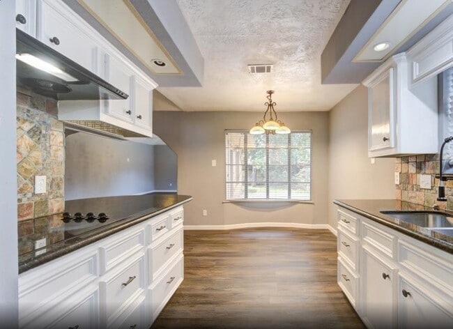 Building Photo - 10727 Sagewillow Ln