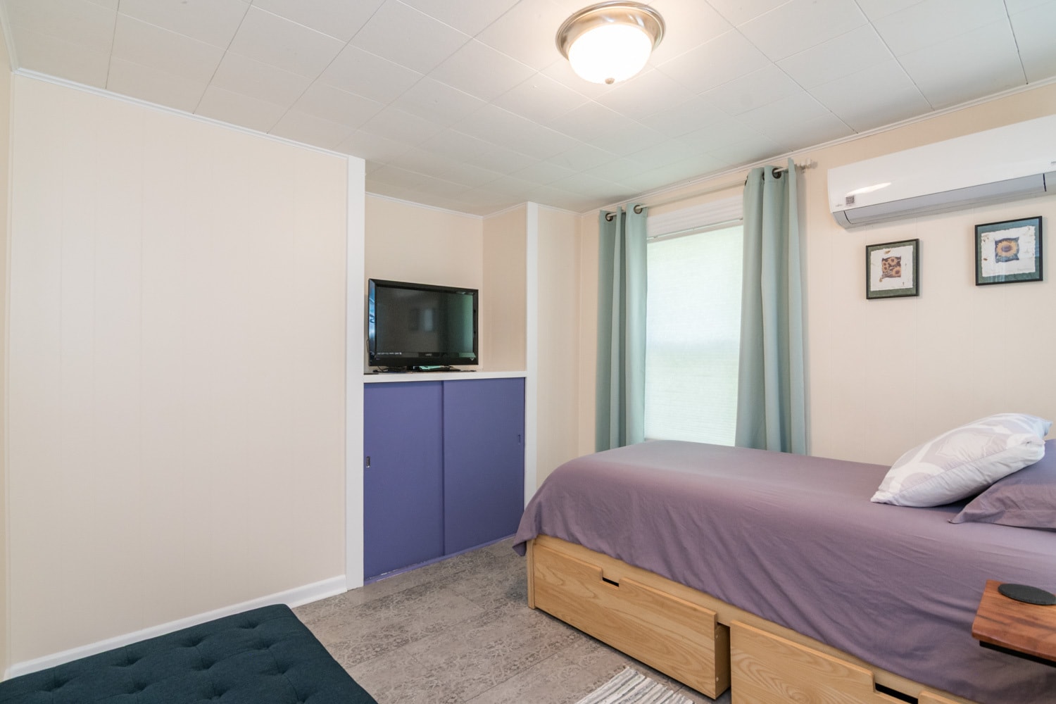 Middle bedroom has built in storage - 5 Greenwood Ct