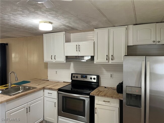 Building Photo - 2035-2035 Seagrape Ct