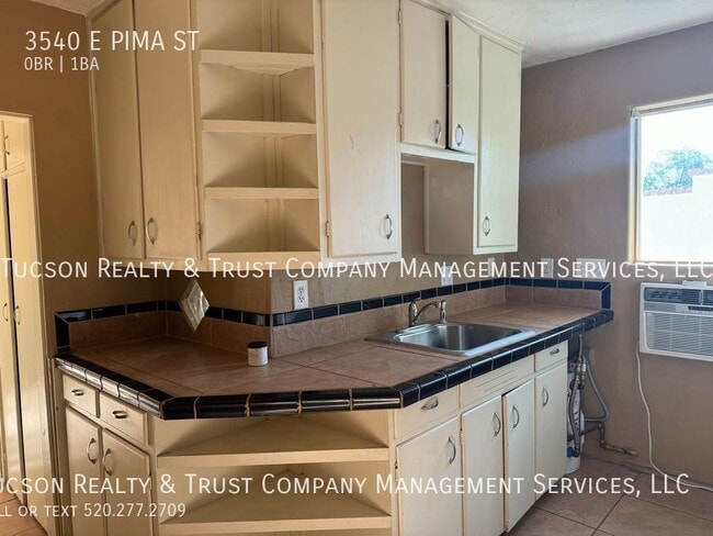 Building Photo - 3540 E Pima St