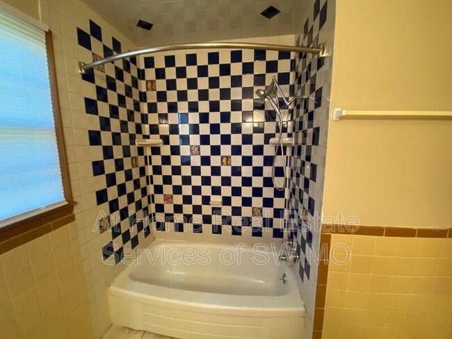 Building Photo - 1336 S Estate Ave