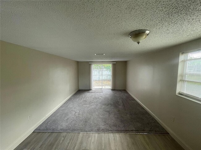 Building Photo - 4128-4126 Shoreline Dr