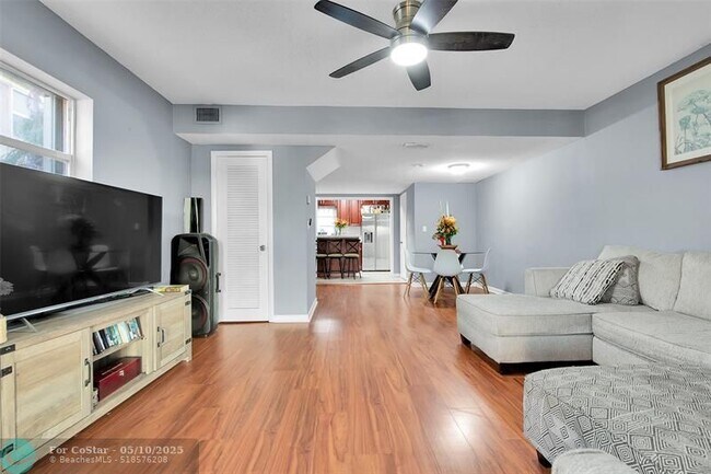 Building Photo - 447 Sunshine Dr