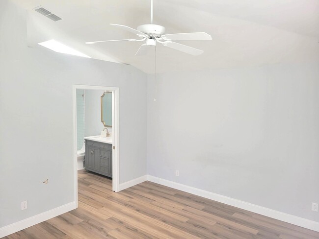 Building Photo - 20907 Country Barn Dr