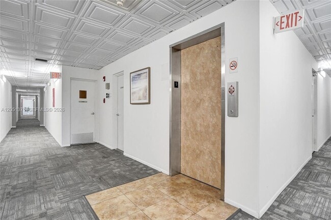 Building Photo - 400 N Riverside Dr
