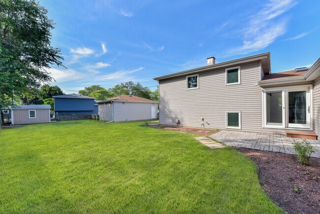 Building Photo - 5S480 Campbell Dr