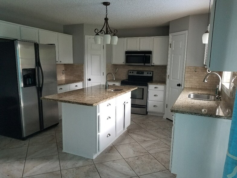 Kitchen - 6289 Freeport Dr