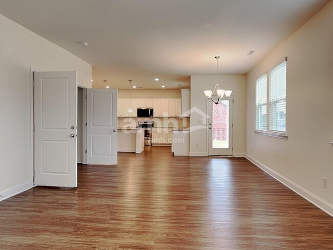 Building Photo - 4934 Trayton Ave