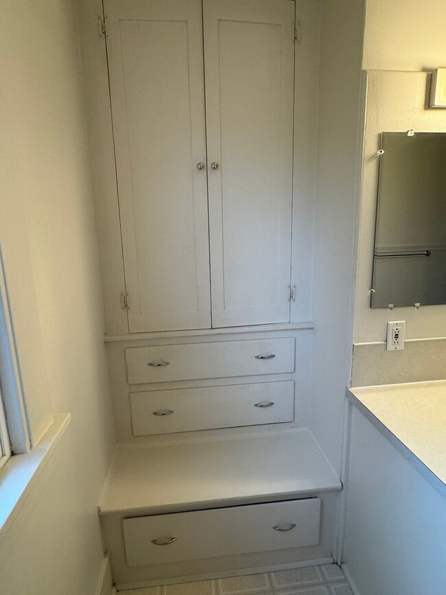 Building Photo - Charming 2 Bedroom 1 Bathroom Located in the Heart of the Beaumont-Wilshire Area!!