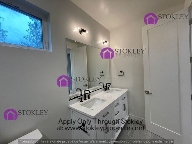 Building Photo - 3184 Manor Ave