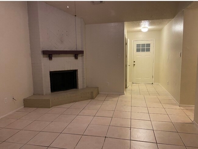 Building Photo - 16939 Cairnloch St