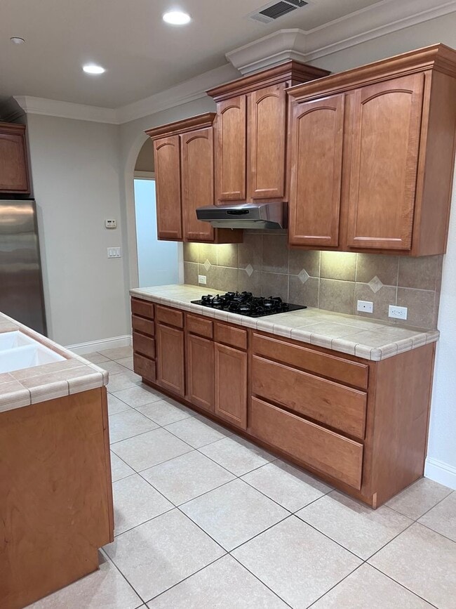 Building Photo - 3 bedroom, 2.5 bathroom home in great Neig...