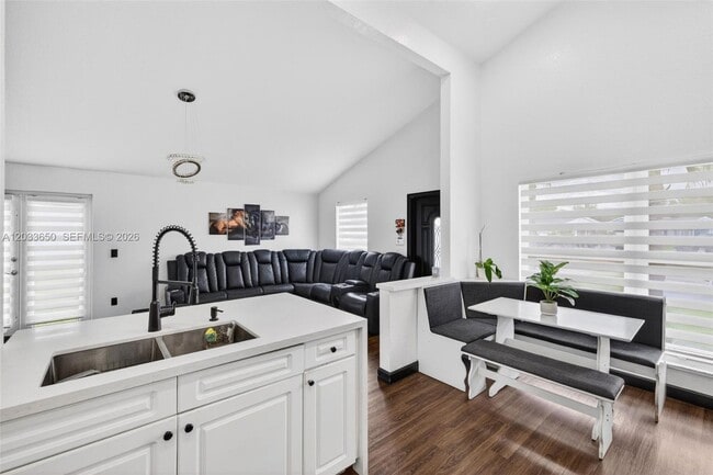 Building Photo - 1710 SW 83rd Terrace