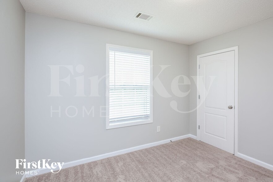 Building Photo - 833 Brandon Dr