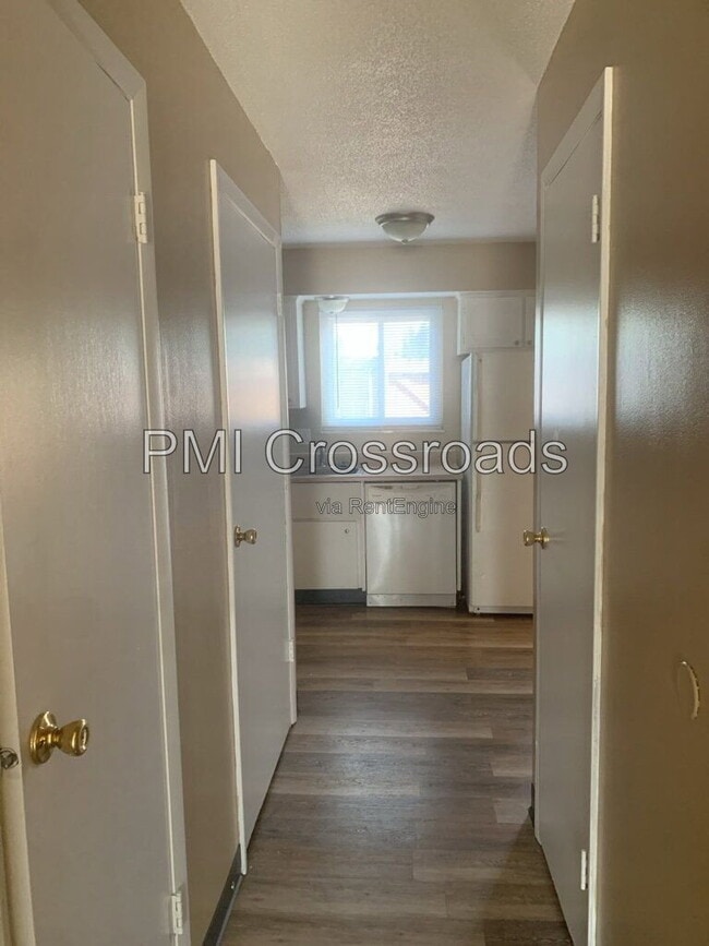 Building Photo - 6201 Stornoway Dr N
