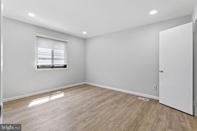 Building Photo - 1505 Woodhollow Dr