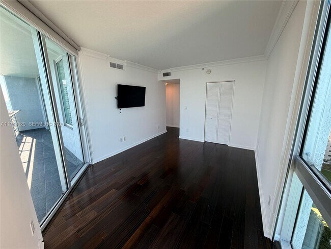 Building Photo - 335 S Biscayne Blvd