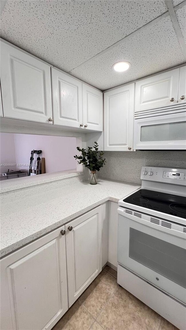 Building Photo - 984 W 40th St