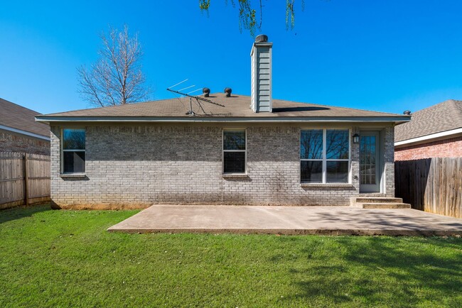 Building Photo - $2150 Fort Worth - Four Bedroom Split Floo...