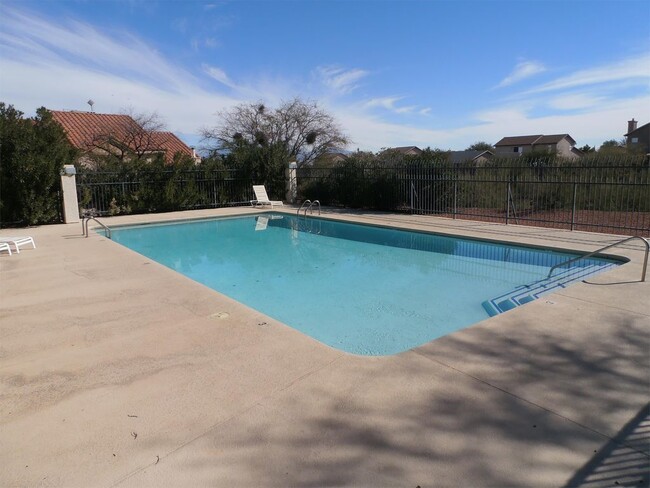 Building Photo - West Ironwood Hill Dr & Greasewood Rd 2/2