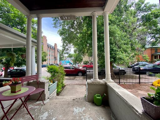 Building Photo - Charming 1-Bedroom Apartment in Desirable ...