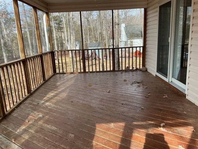 Building Photo - Welcome home!  Sought after Lake of the Woods!