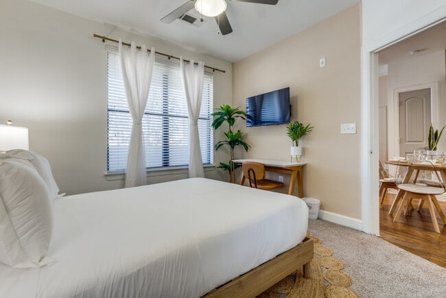 Building Photo - 1221 Legacy Dr