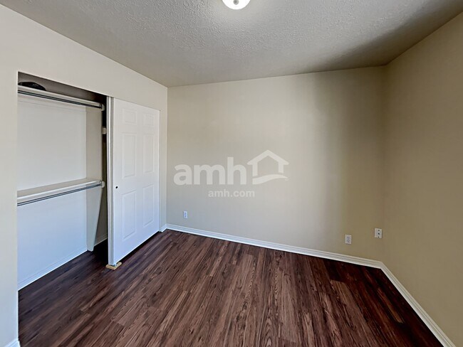 Building Photo - 1302 E 3125 N