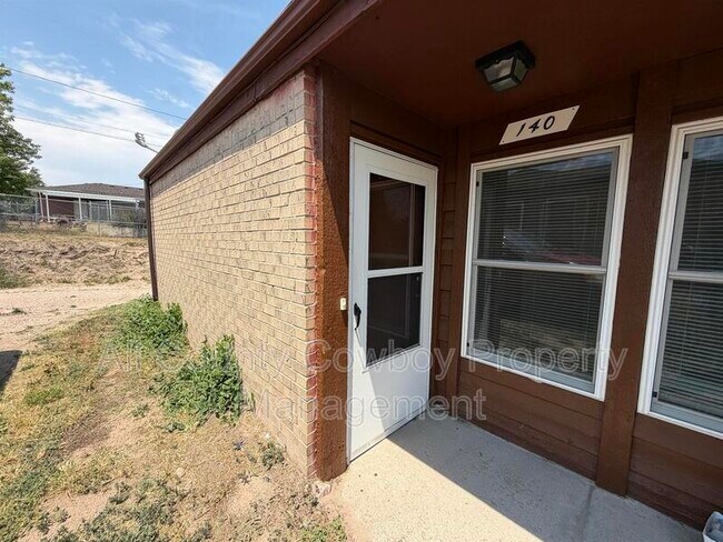 Building Photo - 140 S Cribbon Ave