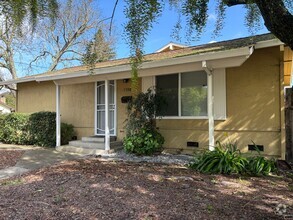 Building Photo - 2 bedroom ~1 bath ~ 1 car Garage!!