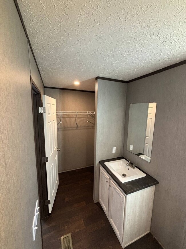 Building Photo - 3150 Plateau Dr