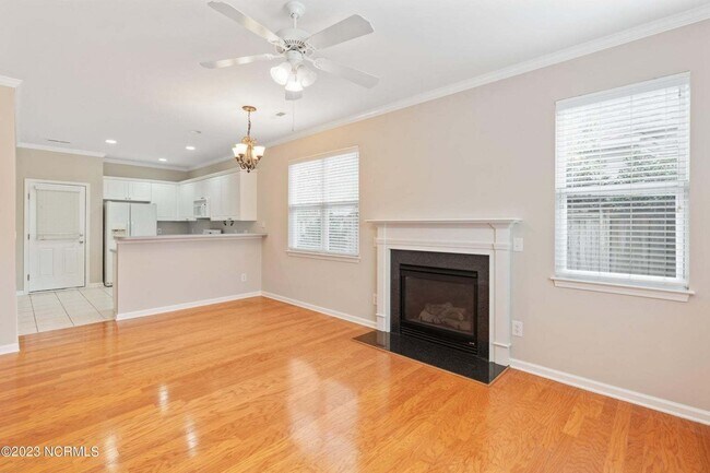 Building Photo - Home for rent with close proximity to tran...