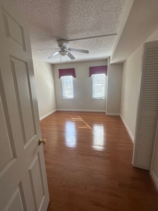 Building Photo - 801 S Pitt St