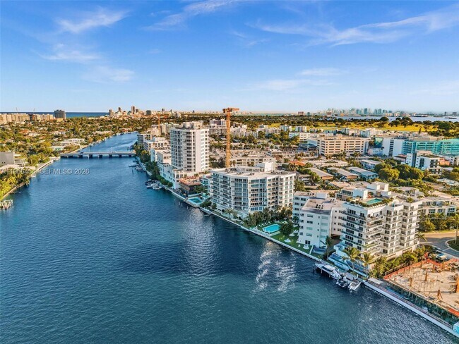 Building Photo - 9901 E Bay Harbor Dr