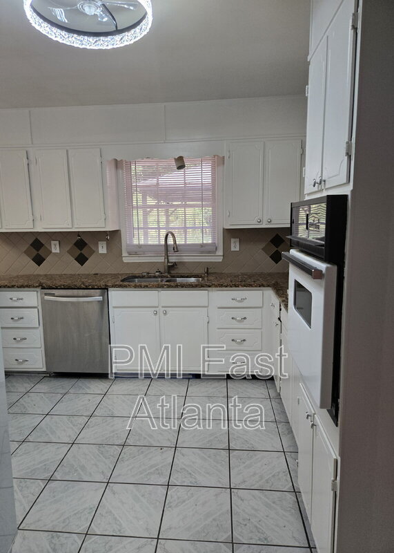 Building Photo - 3622 Kings Park Way