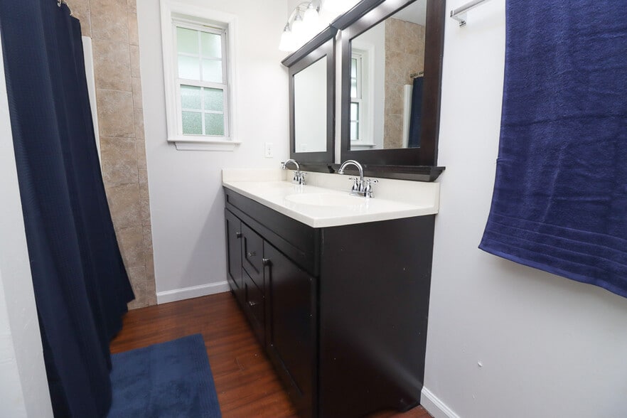 Building Photo - 1904 Karen Ln