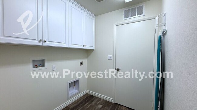 Building Photo - 15946 Silver Tip Way