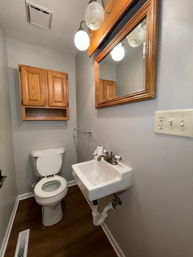 Building Photo - Three Bedroom Condo in Portage