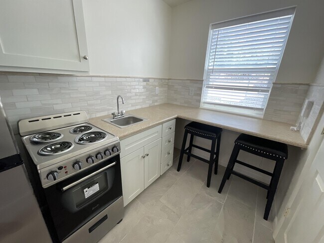 Building Photo - 1105 S State St