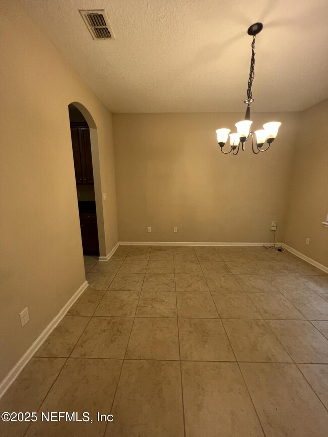 Building Photo - 232 S Field Crest Dr