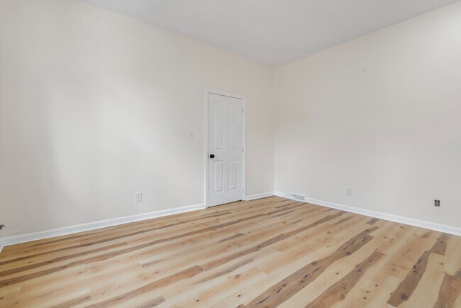 Building Photo - Fully Renovated Three Bedroom Two Bathroom Home