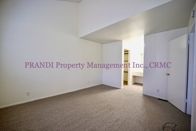 Building Photo - 301 Capetown Ct